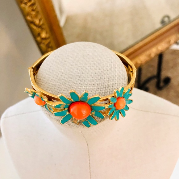 Vintage Weiss Flower Mod Bracelet 🌸 - Picture 3 of 13